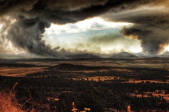 Smoke rises from the Eiler Fire and Bald Fire. Photo by Ryan Albaugh