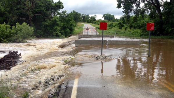 Flooding-4-miles-w-of-Ava-at-noon-06-18-2015-Debbie-Wray